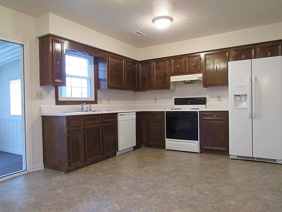 4th image of 1103 Lakeview Pl