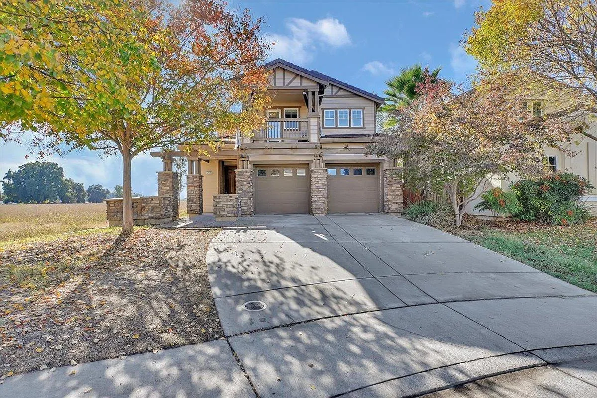 1747 Trinity Way photo 1
