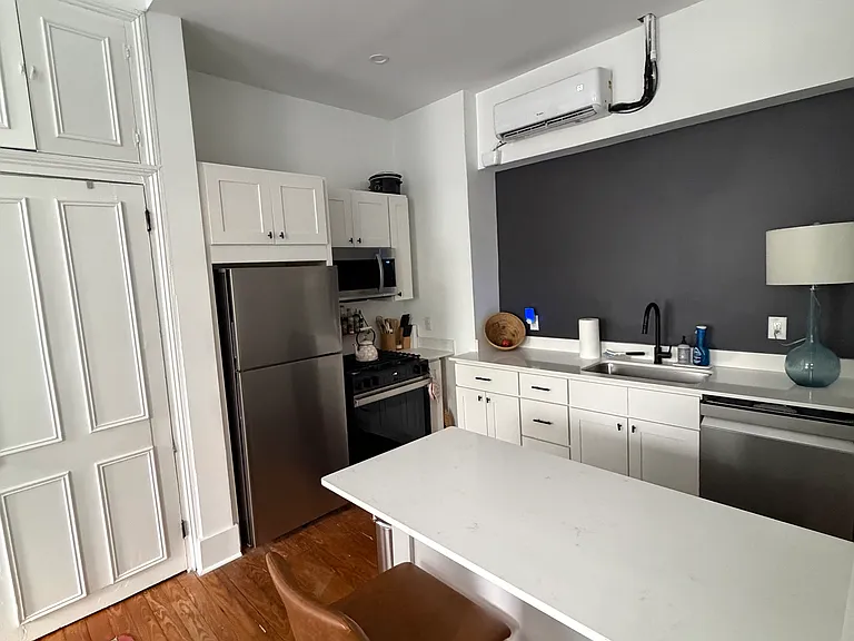 34 Chalmers St #2 — Photo 2