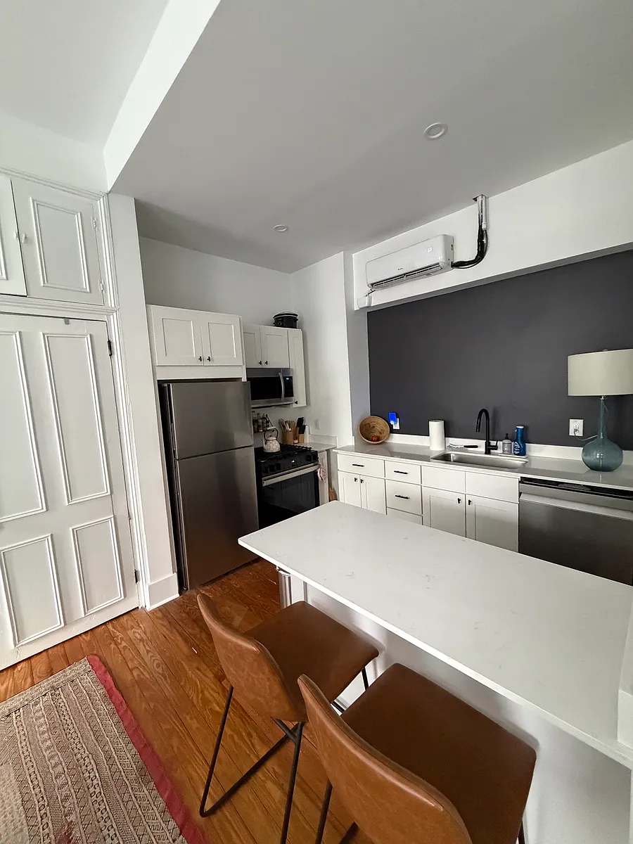 Building Photo - 34 Chalmers St #2