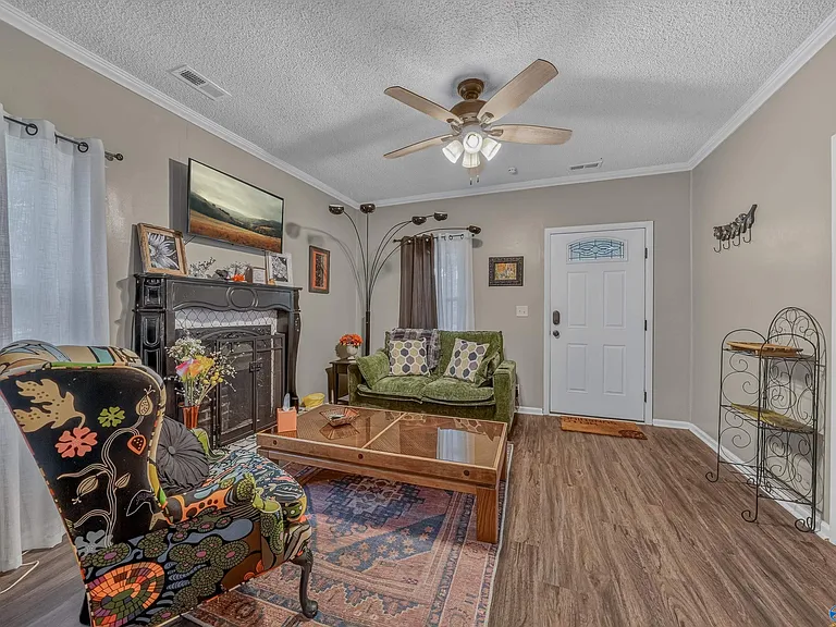 1231 Oshaughnessy Ave NE — Photo 6