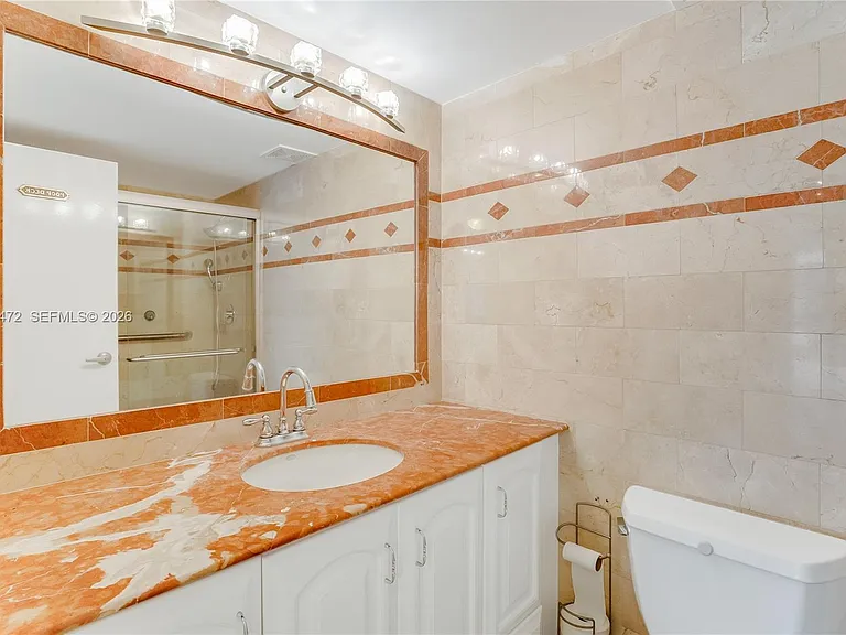 1000 Parkview Dr #614 — Photo 13