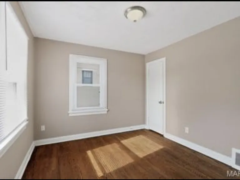 405 Estelle Ave — Photo 16