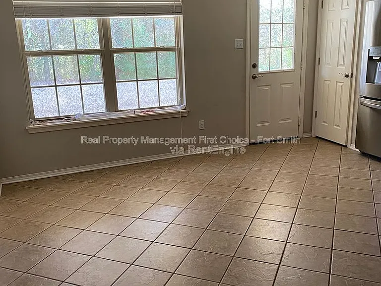 1475 Gate Dr — Photo 6