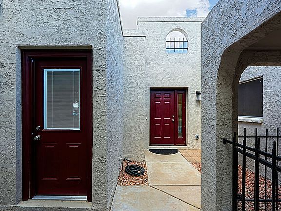 3rd image of 1106 E Cochise Dr