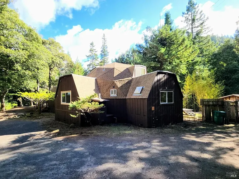 8080 Surprise Valley Rd — Photo 33
