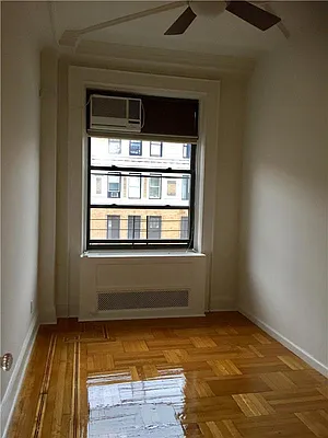 Rented by Siderow Residential Group | media 5