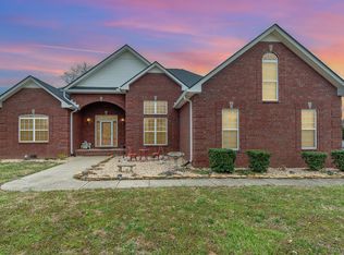 1007 Nature Trl, Castalian Springs, TN 37031