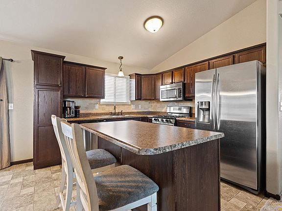 5th image of 782 Radial Ln