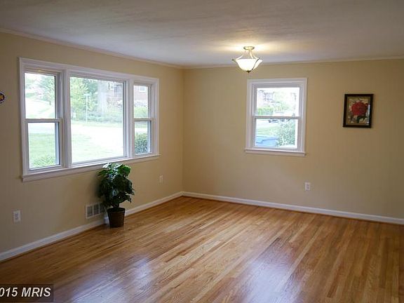 5th image of 10919 Drumm Ave