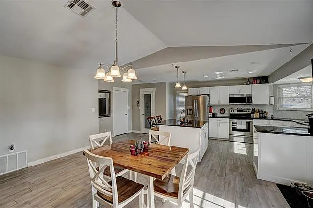 905 NE Dove Ln — Photo 11
