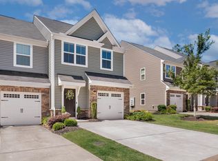 27 Country Dale Dr, Greer, SC 29650