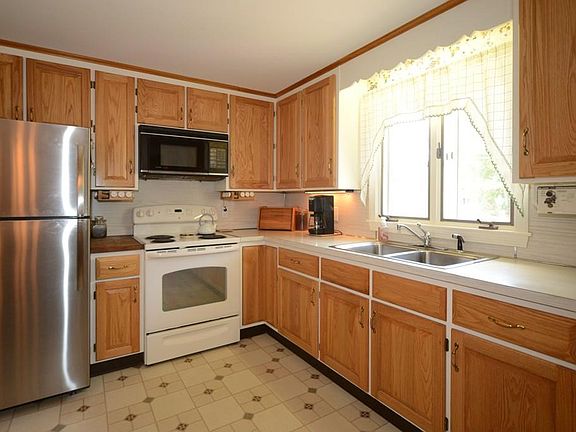 4th image of 590 N Cary St