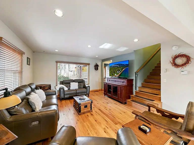 458 Center St — Photo 15