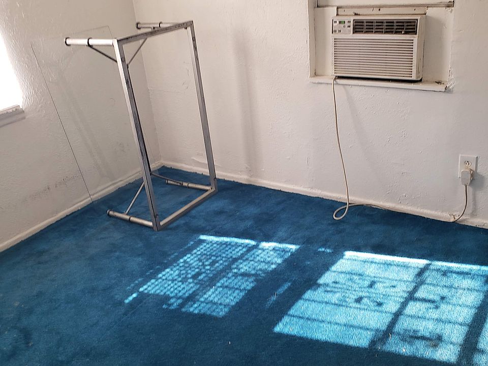 Bedroom with 5000 BTU window unit