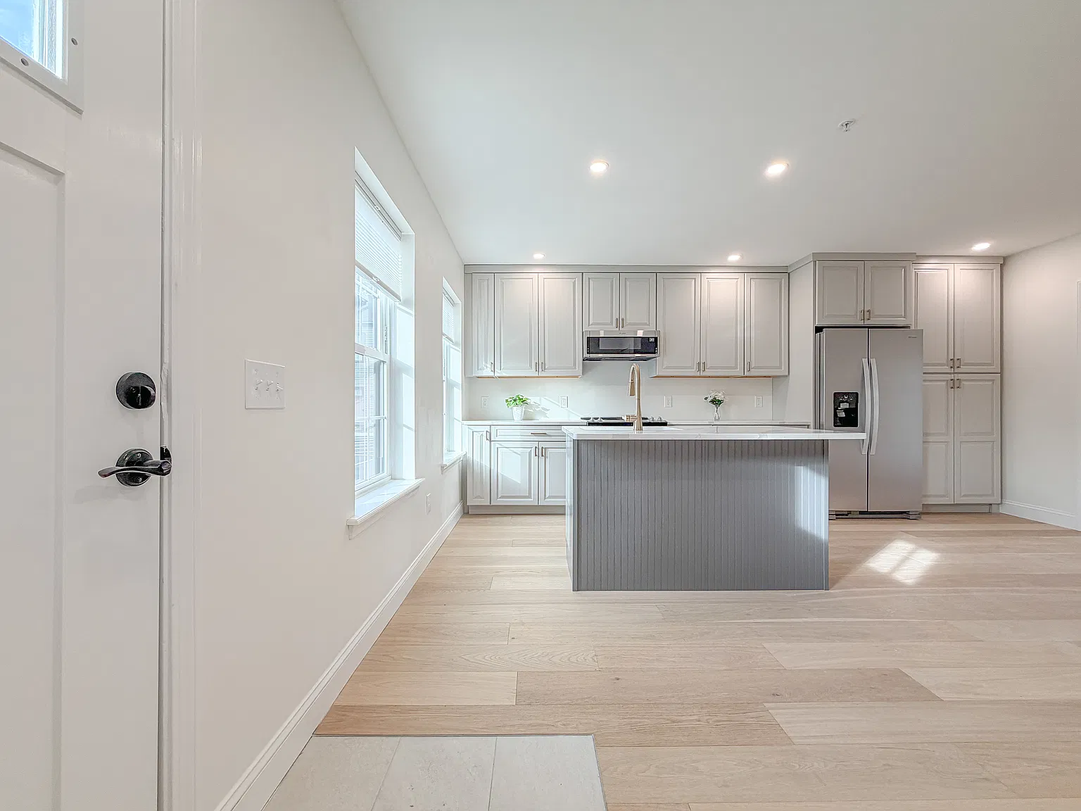 2 bed, 1200 sqft, $2,800 — Photo 3