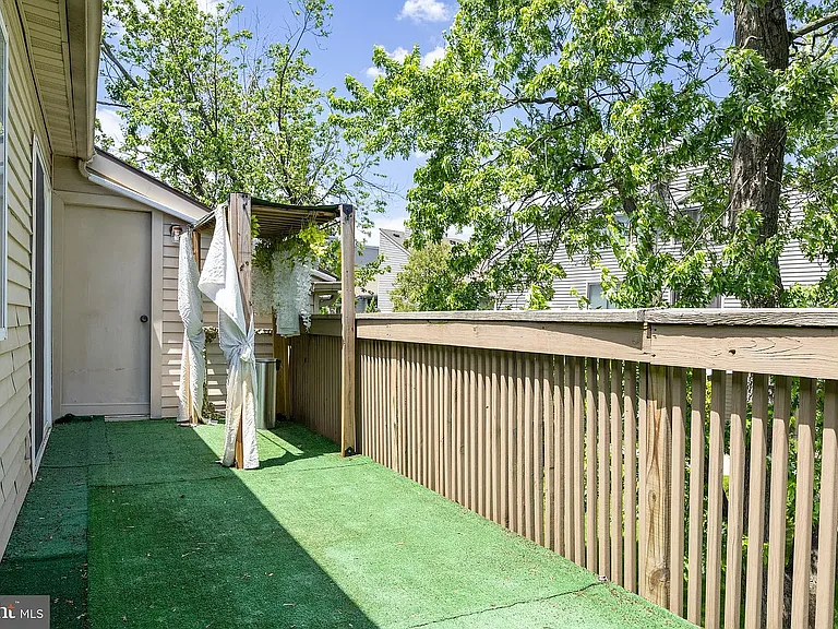 71 Sandra Rd — Photo 11