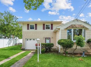 1331 Elayne Ave, Bay Shore, NY 11706
