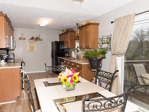 4th image of 456 Woodland Dr