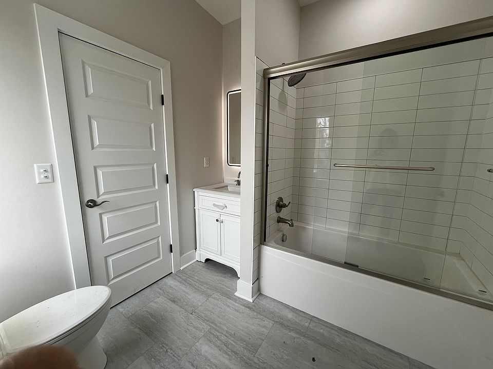 1st image of 515 E Washington St #16626648