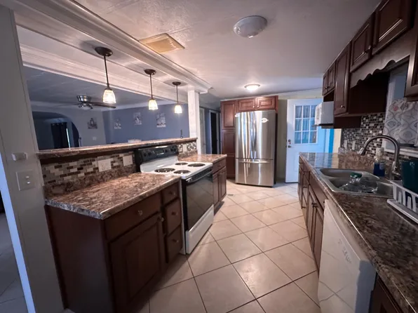 809 Avanti Way Blvd, North Fort Myers, FL 33917