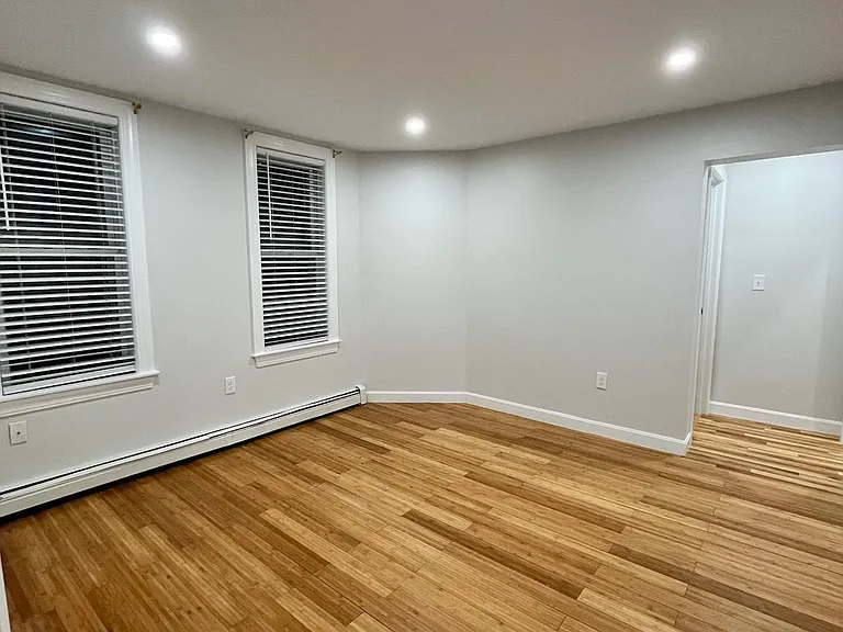 198 Chelsea St #3 — Photo 6
