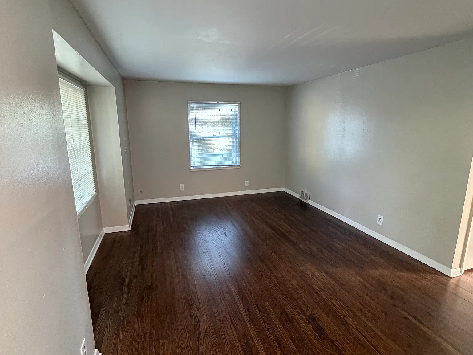 4 bed, 1743 sqft, $2,800 — Photo 2