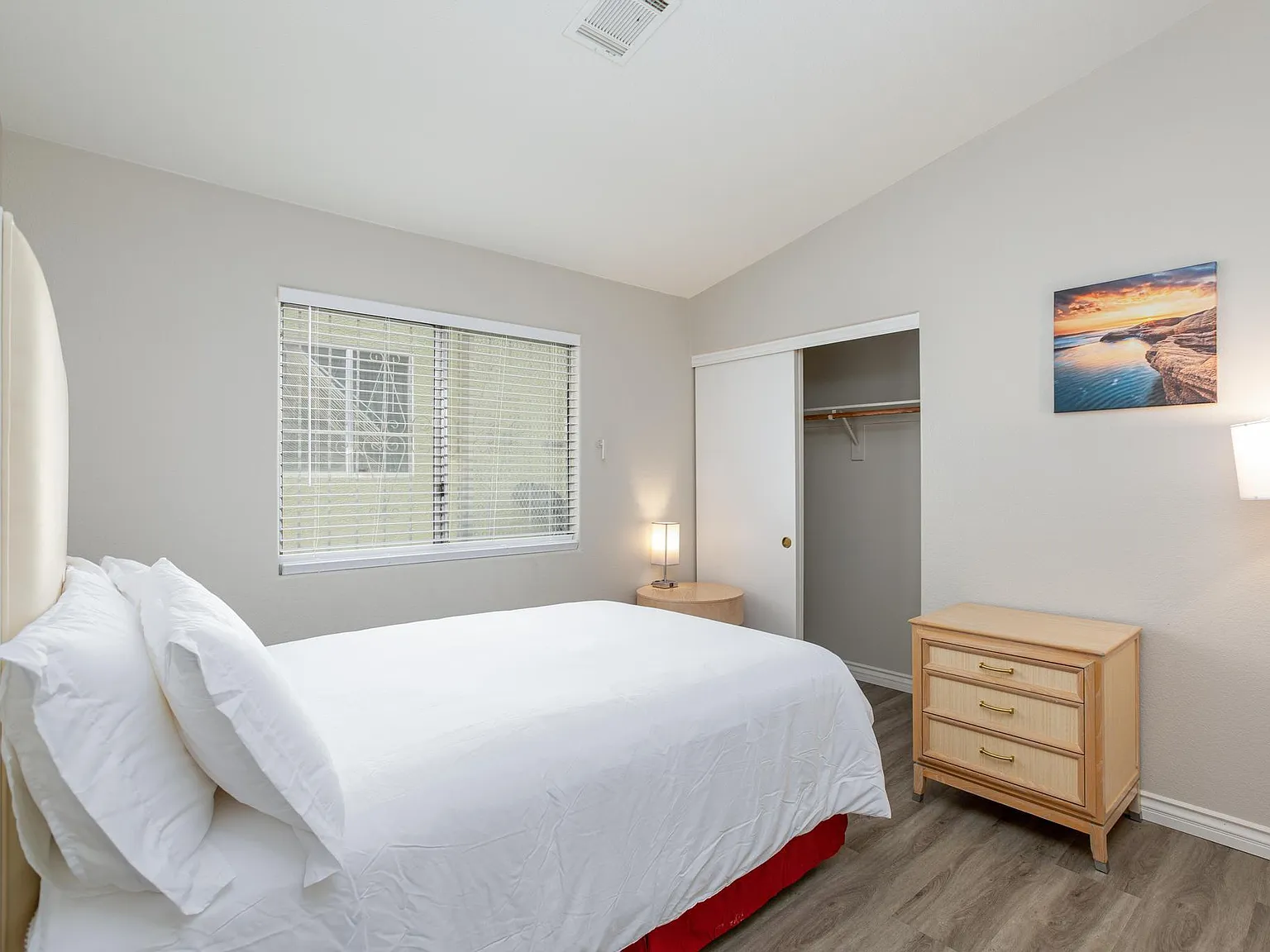 4 bed, 2.0 bath, 1245 sqft, $776 — Photo 2