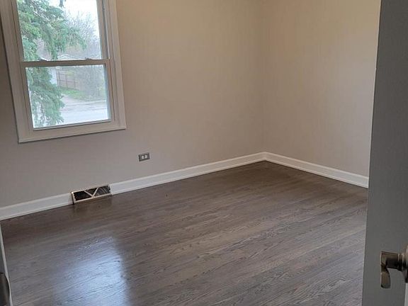 5th image of 311 E Maple Dr