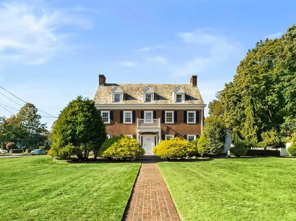 211 Cathedral Avenue, Hempstead, NY 11550