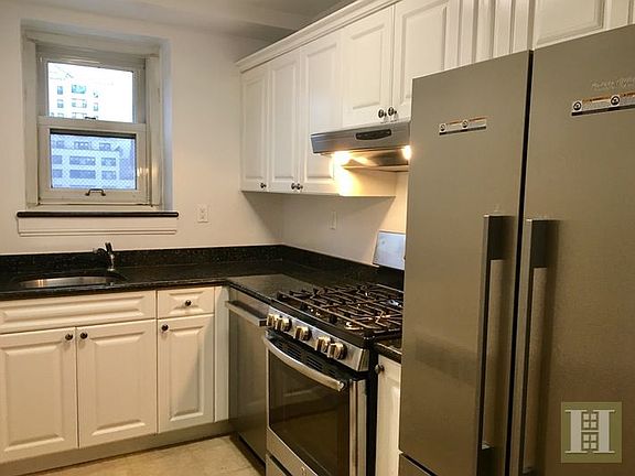 4th image of 201 E 19th St APT 12L
