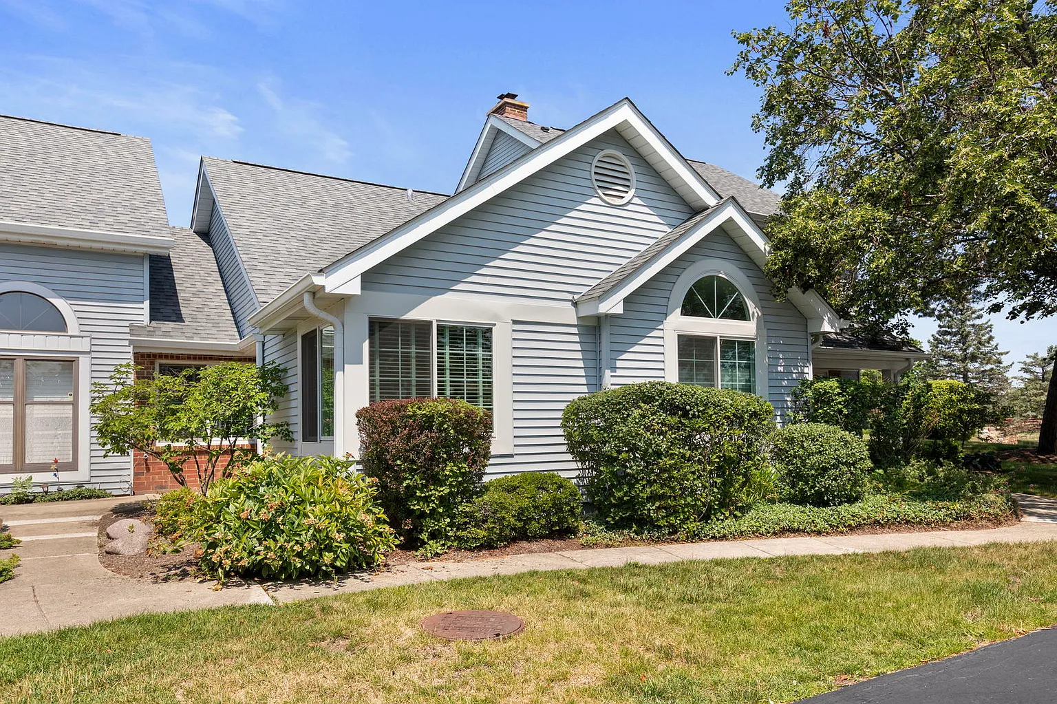 2 Warwick Ln photo 1