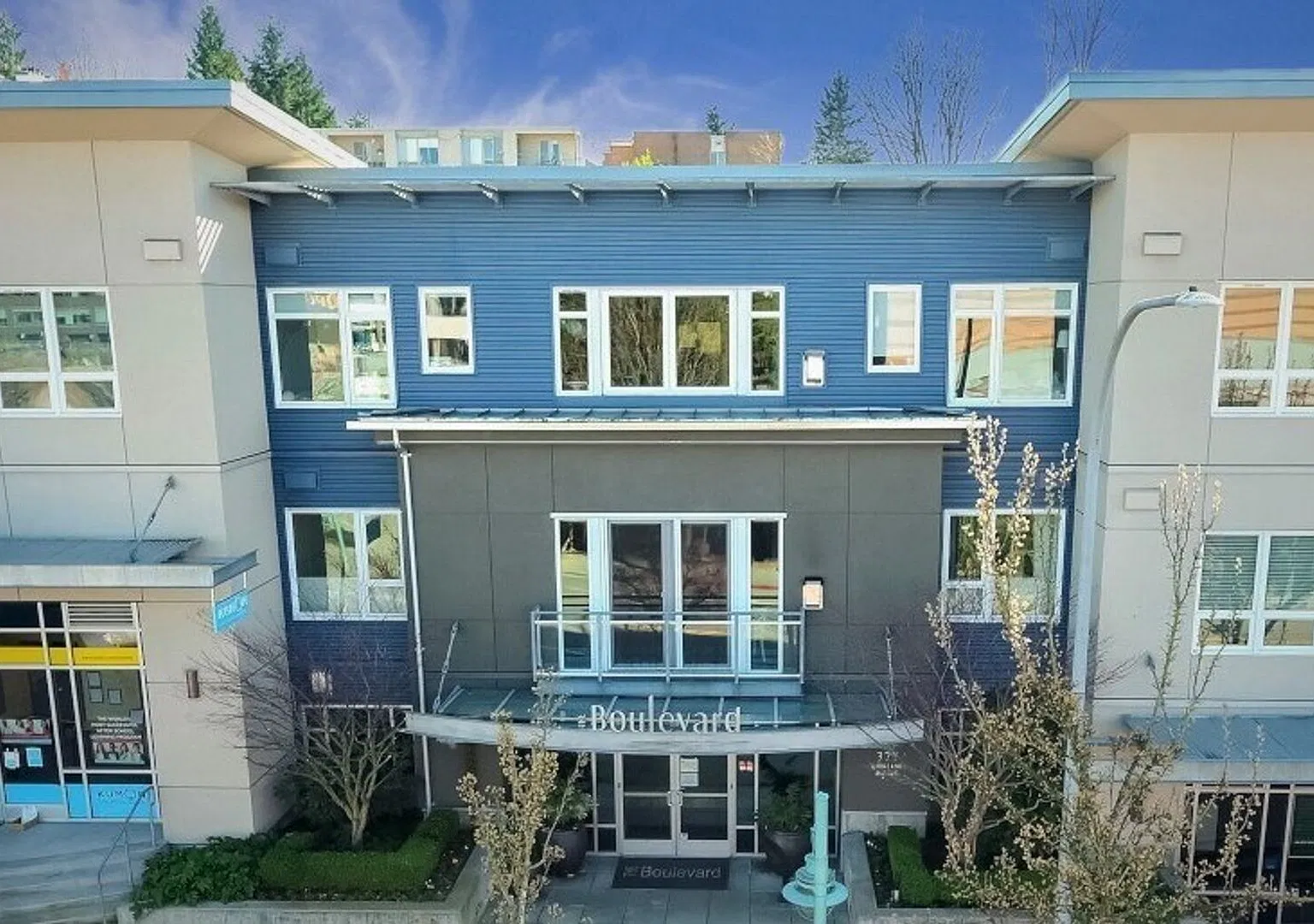 Live by the Lake in the Heart of Downtown Kirkland! — Photo 1