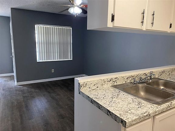 3rd image of 3142 Bloomingdale Villas Ct