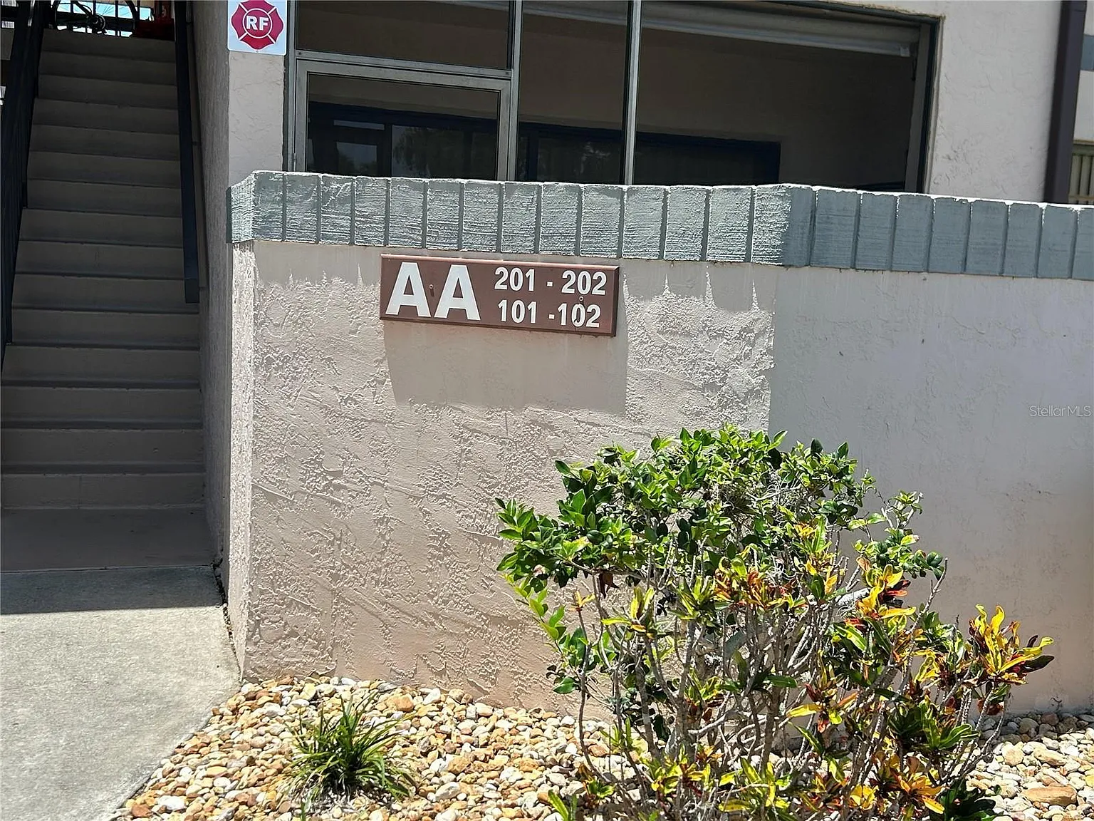 2 bed, 2.0 bath, 899 sqft, $1,300 — Photo 3