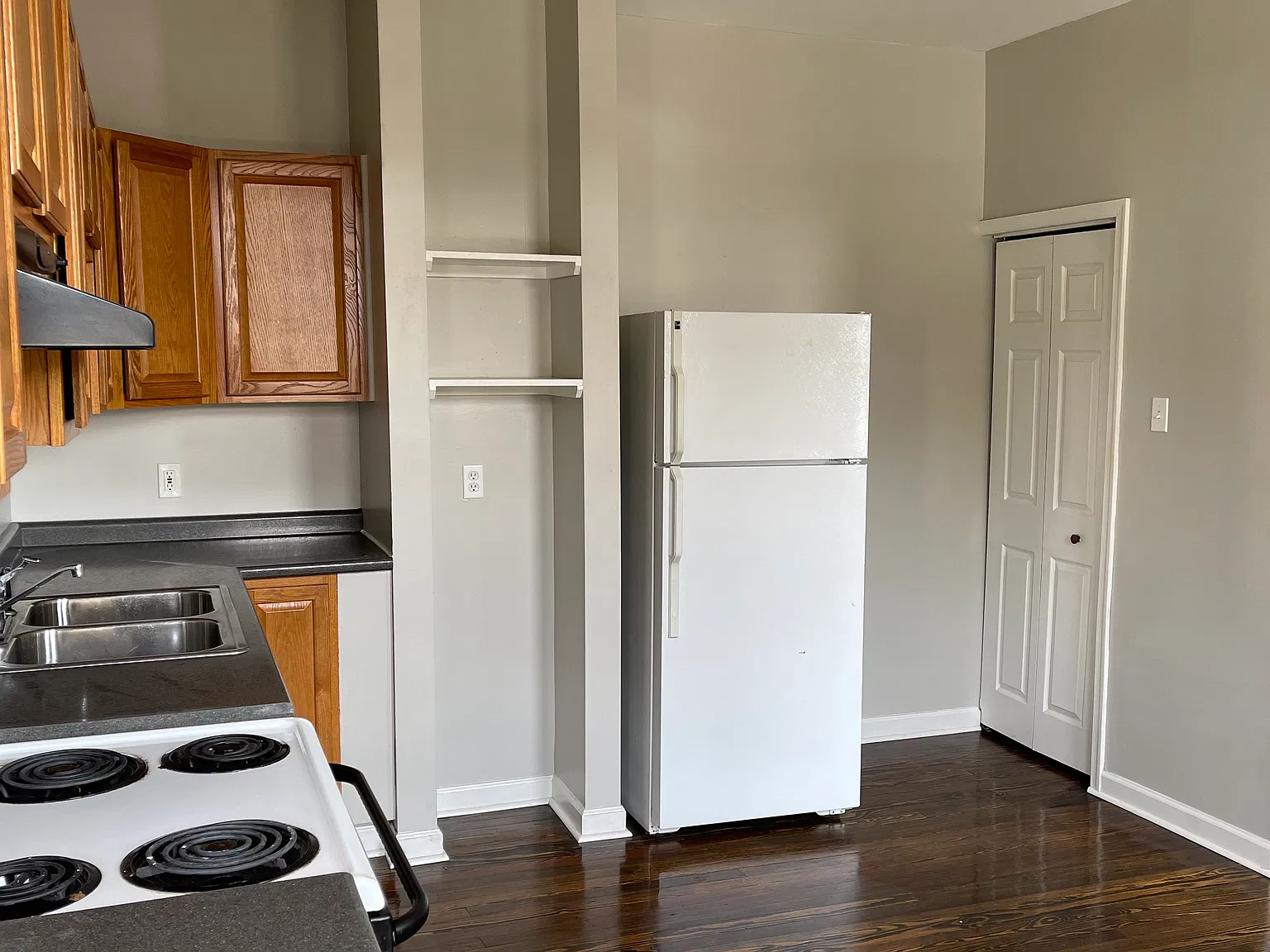 1 bed, 1000 sqft, $999 — Photo 2