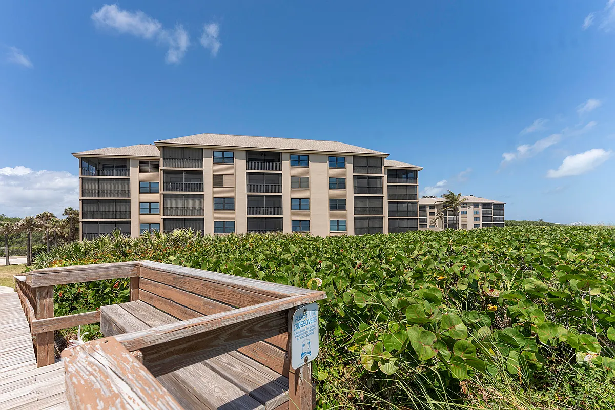 Building Photo - 2571 NE Ocean Blvd #104
