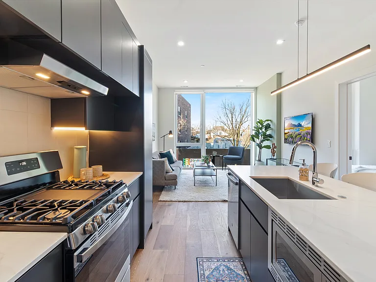 4513 N Clark St #505 — Photo 3