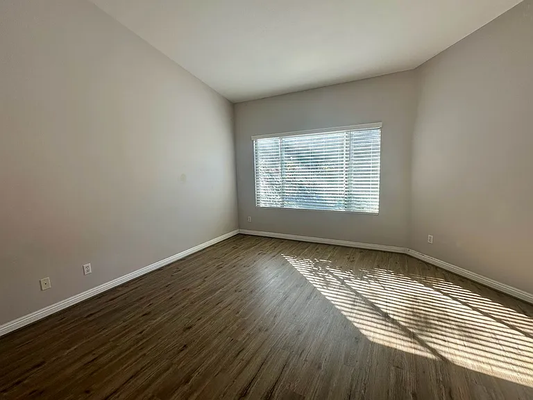 240 Sierra Madre Way — Photo 32
