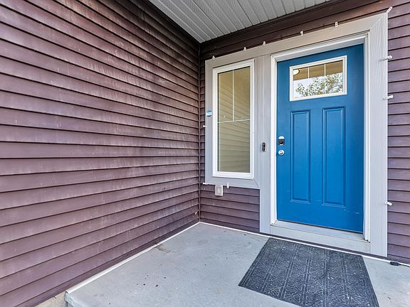 3rd image of 2268 Chokecherry Close SW