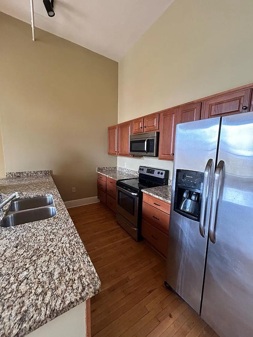 370 Cherry Street — Photo 2