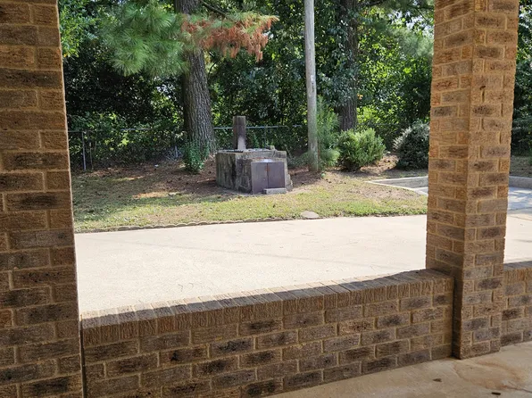 978 Van Zandt St, Paris, TX 75460