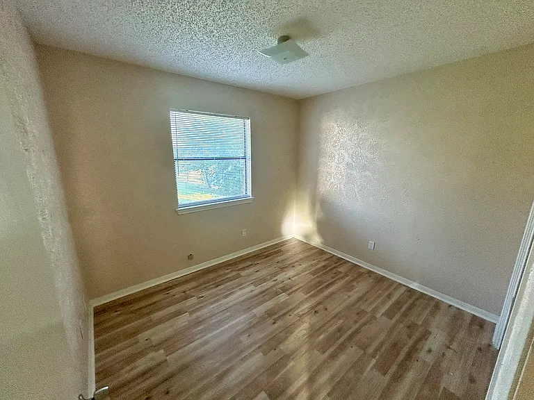 2606 N Ws Young Dr — Photo 8