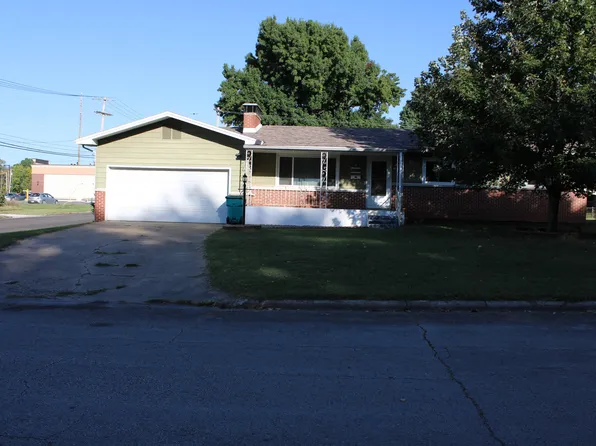 1832 S Newton Avenue, Springfield, MO 65807