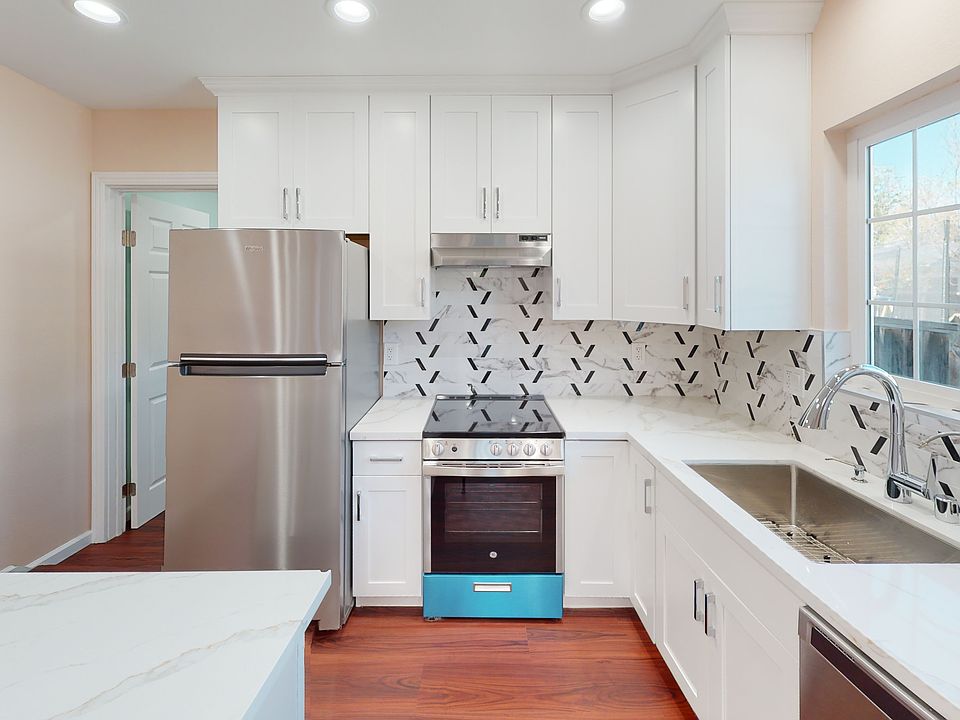 kitchen / living room