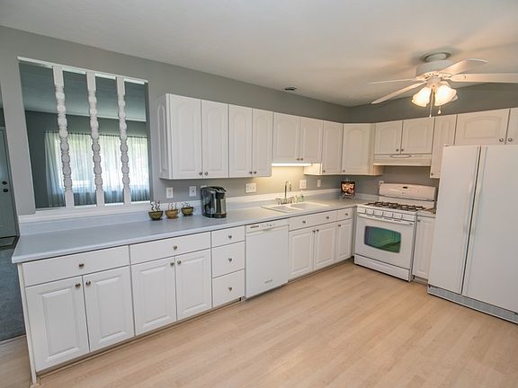 5th image of 1497 Meadowlawn Dr