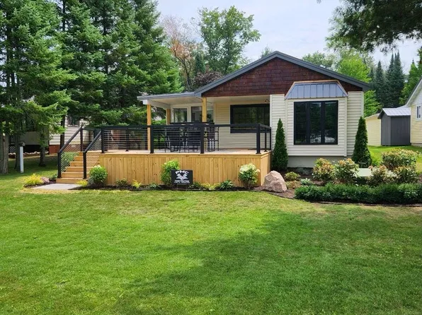 6401 Swallow Dr, Harrison, MI 48625