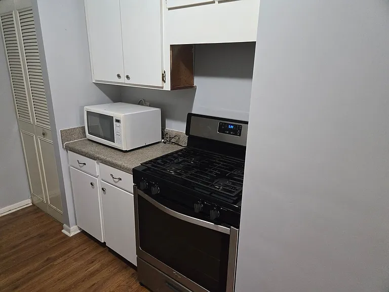 1502 Norbert Ter — Photo 10