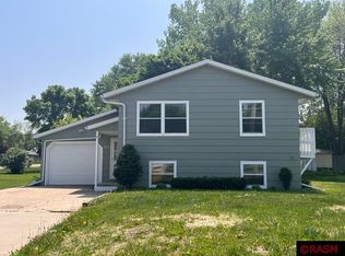 522 E 12th St, Blue Earth, MN 56013