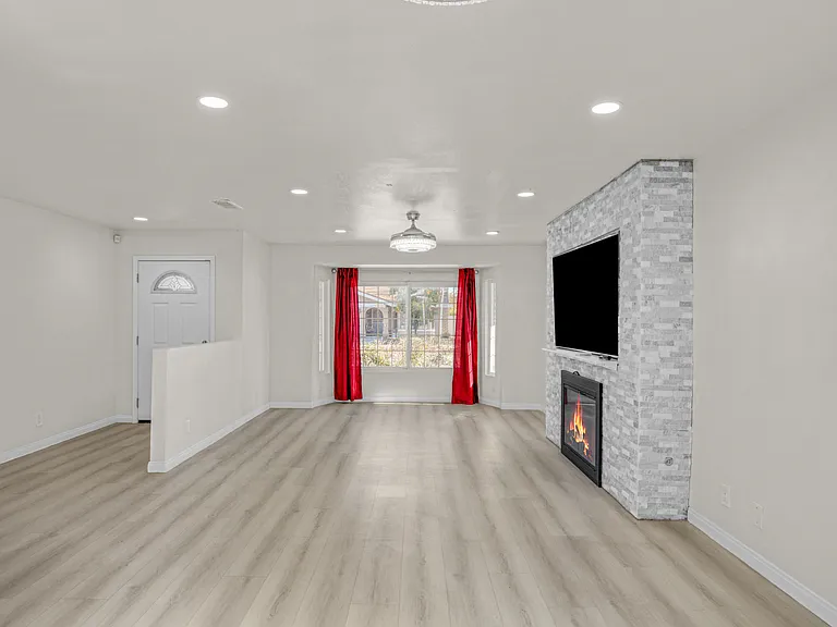 7701 Baird Ave — Photo 7